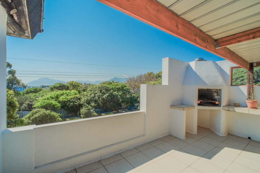 4 Bedroom Property for Sale in Kommetjie Western Cape